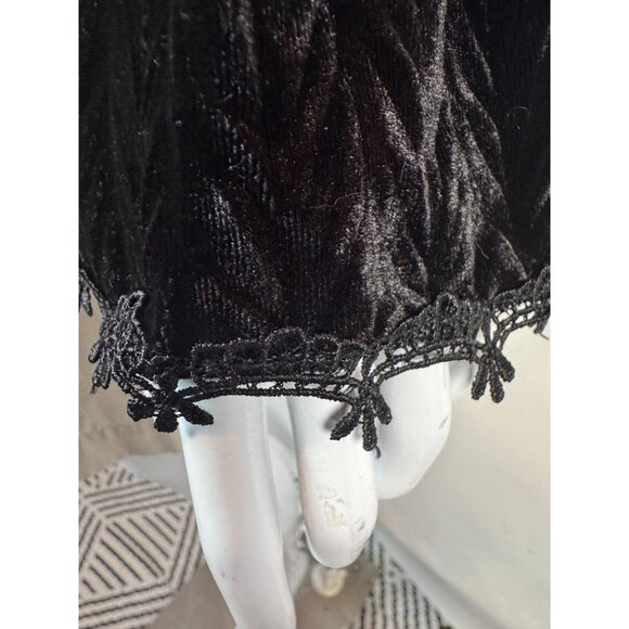 Vintage-Style Velvet Top With Lace Trim & Button Details Size XL Made In China - Picture 7 of 16